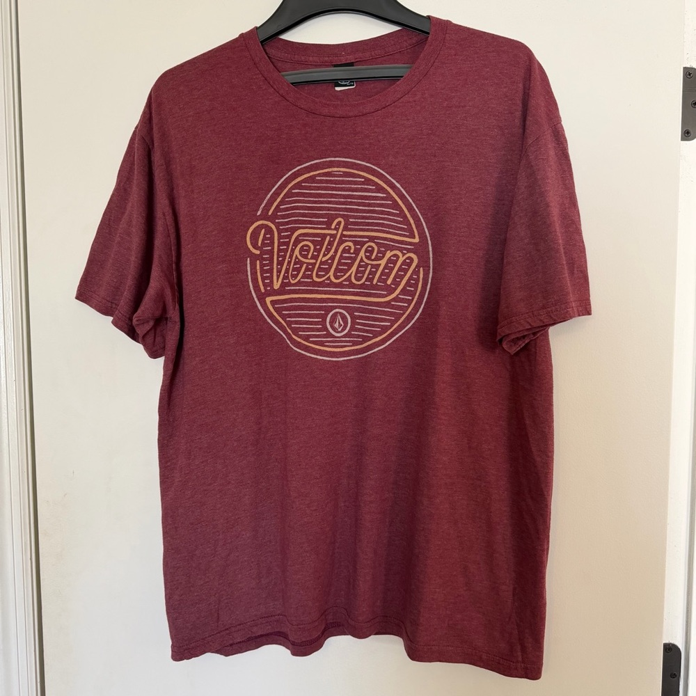 Volcom Men's XL Burgundy Graphic Tee